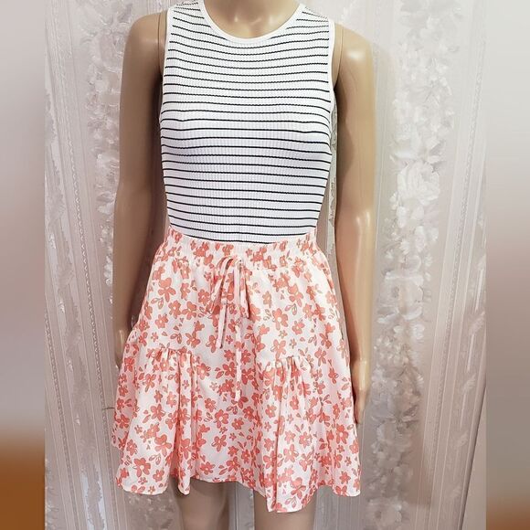 Kendall + Kylie Floral Skirt - Picture 3 of 7